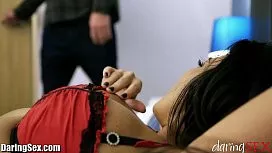 سمراء اللاتينية تبدو مثيرة جدا ومغرية