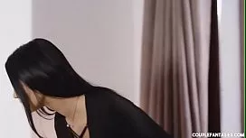 الجنس في ثلاث مع فتاتين وصبي الذي لا يرفض أي شيء