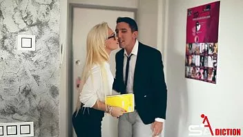 انها تضع لها الماعز والملاعين لها مثل أنها تحب لها