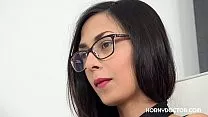 هي سيدة لا ترفض ممارسة الجنس عندما تتاح لها الفرصة