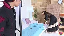 كانت تنتظر لتقبيلها على بوسها الجميل