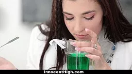 المرأة الجميلة تحتاج لها ديك كبيرة