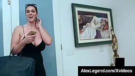 لديها ثدييات كبيرة وجميلة