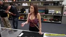 أنجلينا مارس الجنس في المتجر قبل أن تدفع