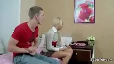 شاب ذو قضيب كبير يسحر أخته