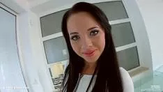 اختارت الشابة اللطيفة ديكًا كبيرًا ليمارس الجنس معها