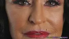 ناضجة يحصل متحمس سيئة سيئة في بوسها حتى هزات الجماع