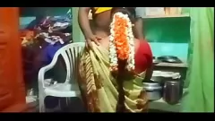 الاباحية في الهواء الطلق يعطي اللسان في لعبة doggystyle
