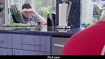انها تخترق الجزء الخلفي من جار ناضجة الذي يحتاج إلى الجنس لم يعد سيئا